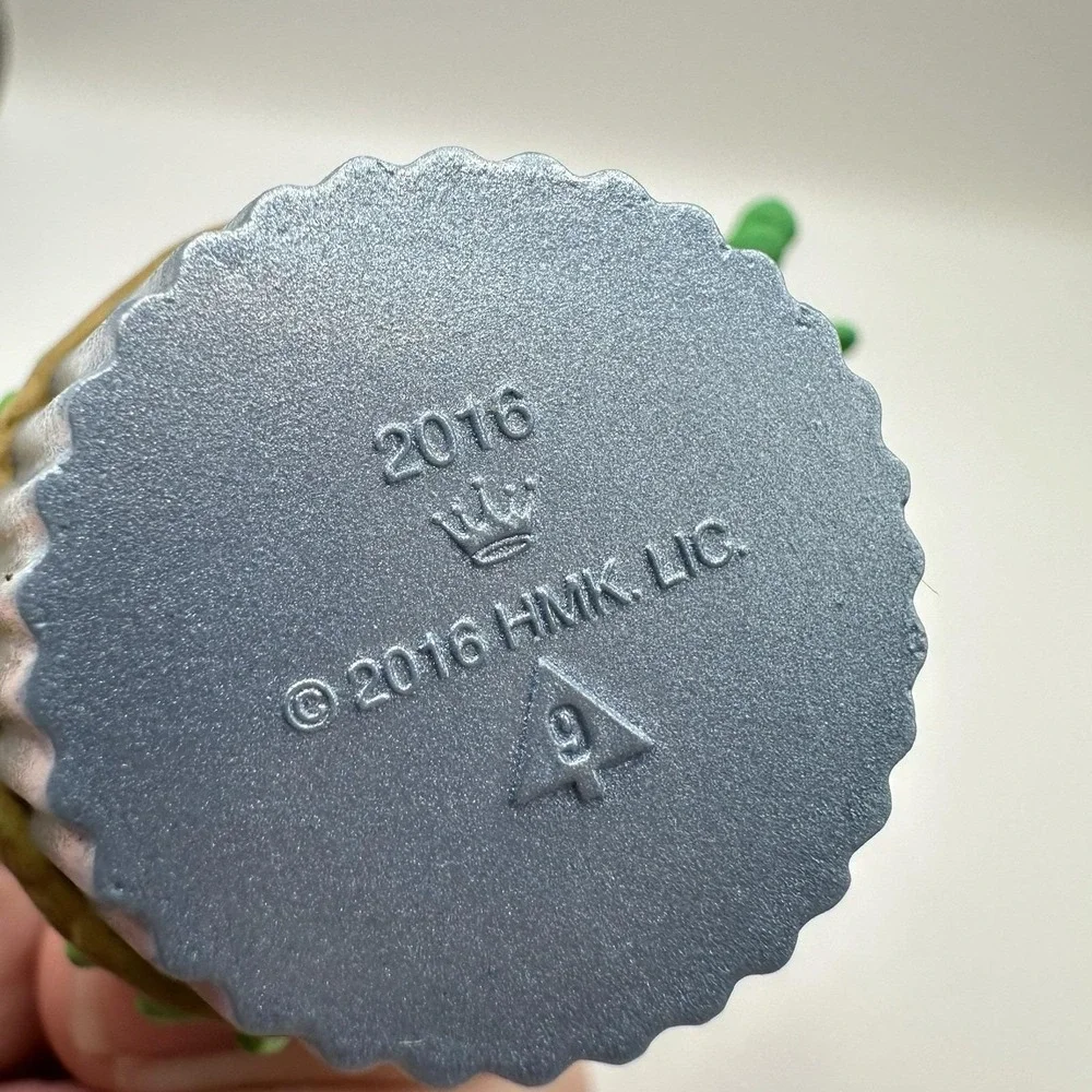 Hallmark: Some Bunny To Love - Keepsake Cupcakes - Series‎ 9th - 2016 Ornament